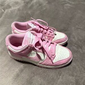Nike womens Sneakers in Pink and White